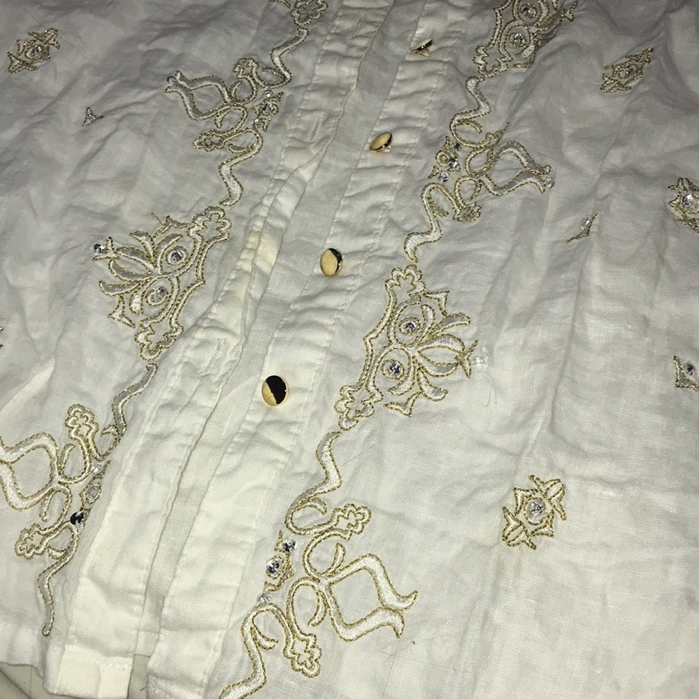 ✨(5 for $20)JM Collection Gold White Buttoned Detailed Top✨ - Picture 4 of 7